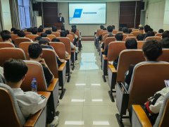 机械工程取从动化学院举办“青年·成功讲坛”行