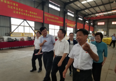 刘建发副市长携财产扶贫不雅摩团走进中乔大三